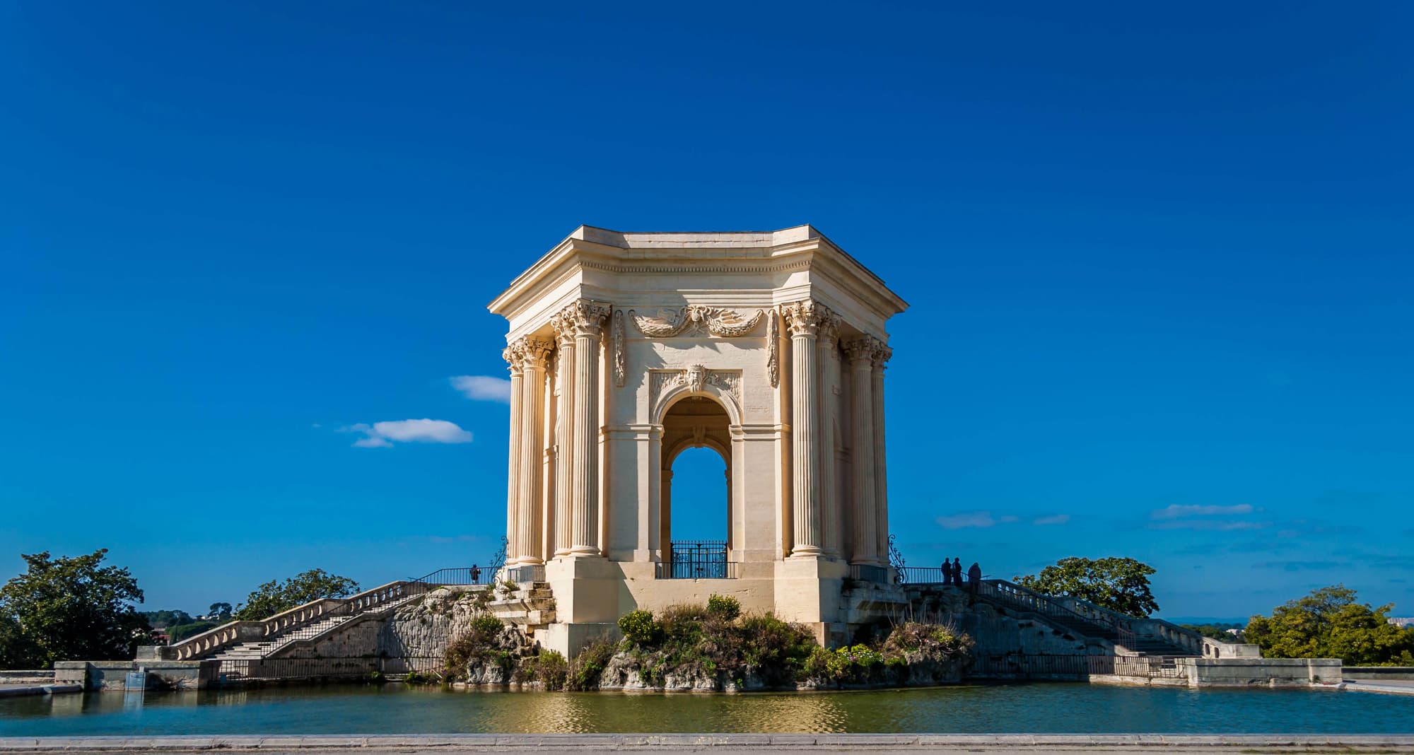 Le Peyrou et les toits de Montpellier