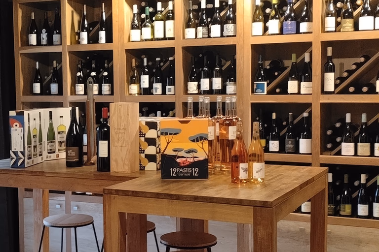 cave petits bonheurs interieur bouteilles