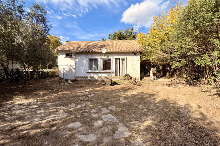 Maison à rénover avec beaucoup de potentiel à la Pompignane, dans la verdure, permis accepté
