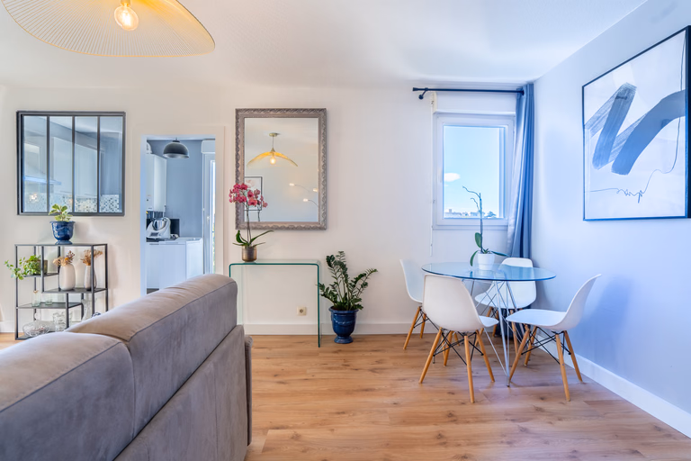 Appartement T2 Port Marianne vue Nouvelle Mairie vendu meublé