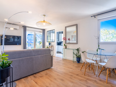 Appartement T2 Port Marianne vue Nouvelle Mairie vendu meublé