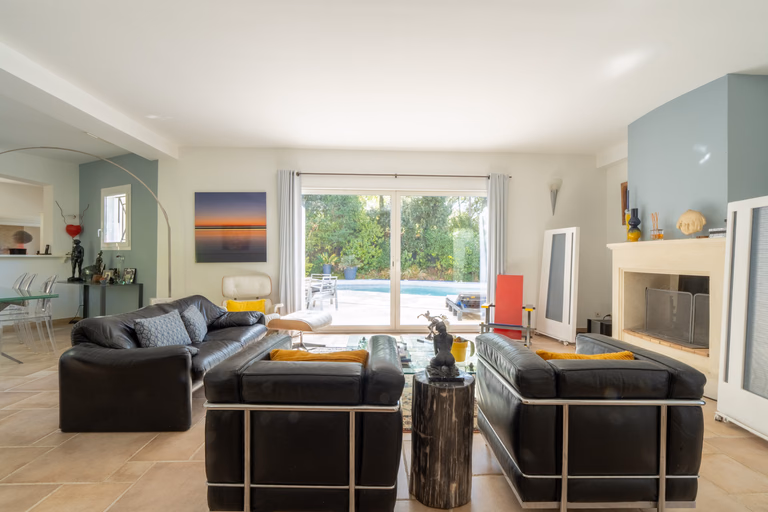 Montferrier-sur-Lez   Maison familiale avec piscine à débordement, au calme et sans vis-à-vis