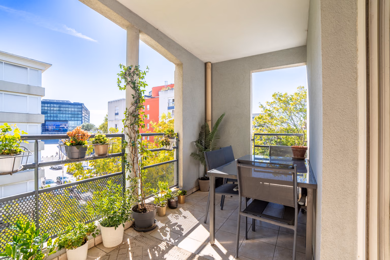 Appartement T2 Port Marianne vue Nouvelle Mairie vendu meublé