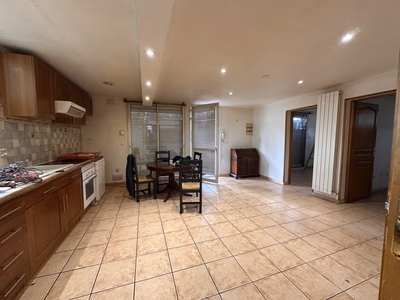 Maison d'habitation divisée en appartements - immeuble de rapport