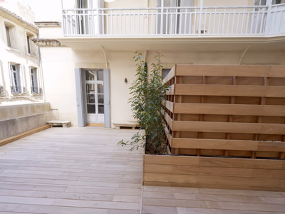 Incroyable appartement T4 de 110 m2 avec terrasse aménagée de 52 m2 en plein centre ville rénové à neuf