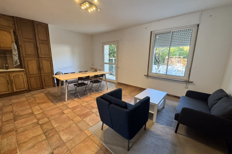 Maison en colocation à la Pompignane   En fond d’impasse, au bord du Lez