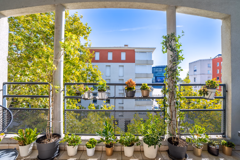 Appartement T2 Port Marianne vue Nouvelle Mairie vendu meublé