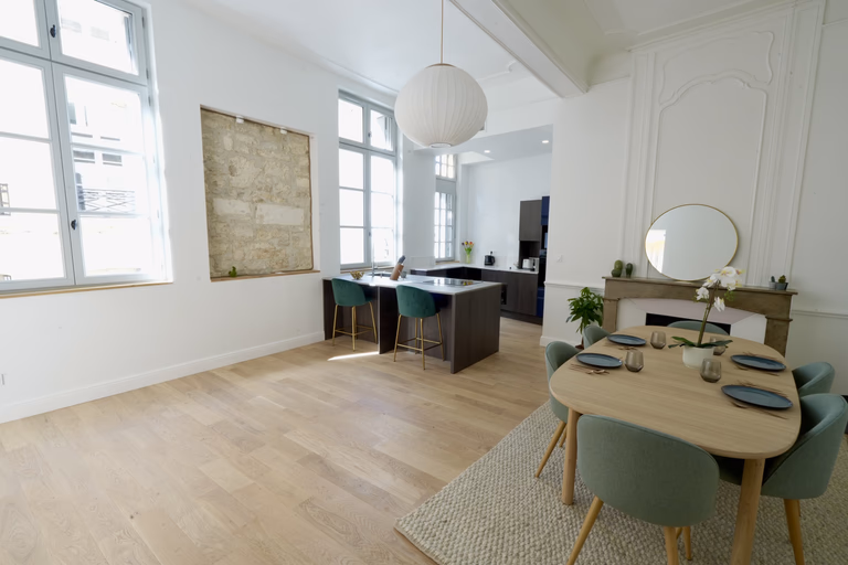 Incroyable appartement T4 de 110 m2 avec terrasse aménagée de 52 m2 en plein centre ville rénové à neuf