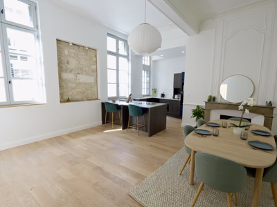 Incroyable appartement T4 de 110 m2 avec terrasse aménagée de 52 m2 en plein centre ville rénové à neuf