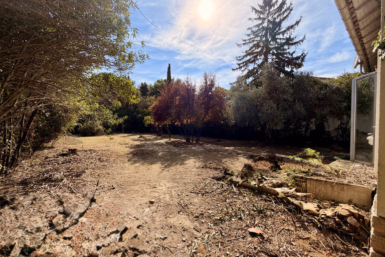 Maison à rénover avec beaucoup de potentiel à la Pompignane, dans la verdure, permis accepté