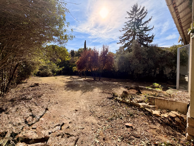 Maison à rénover avec beaucoup de potentiel à la Pompignane, dans la verdure, permis accepté