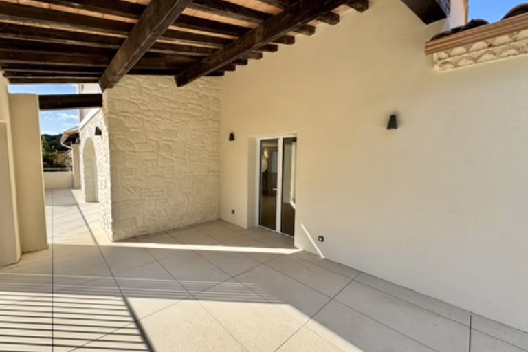 Villa de luxe aux volumes et prestations incroyables sur les hauteurs de Saint-Clément-de-Rivière