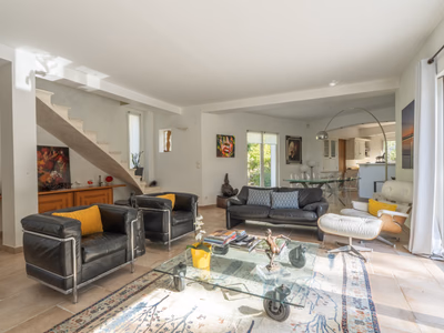 Montferrier-sur-Lez   Maison familiale avec piscine à débordement, au calme et sans vis-à-vis