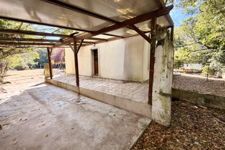 Maison à rénover avec beaucoup de potentiel à la Pompignane, dans la verdure, permis accepté