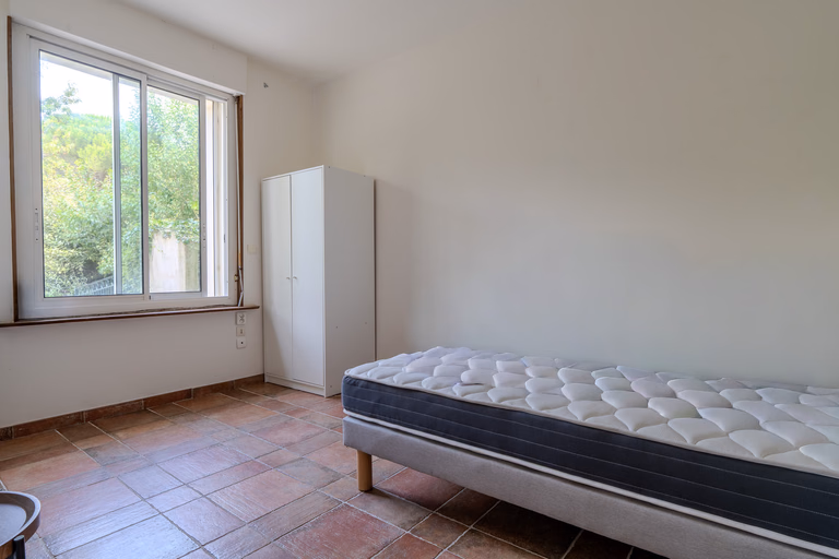 Chambre dans une maison en colocation à la Pompignane   En fond d’impasse, au bord du Lez