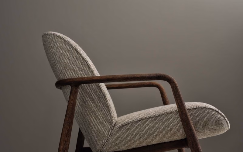 Chaises Bowie de Bolia autour d'une table à manger
