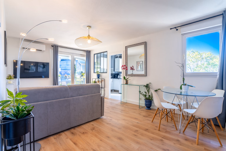 Appartement T2 Port Marianne vue Nouvelle Mairie vendu meublé